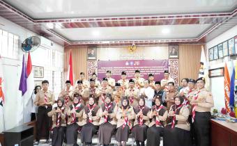 Anggota Bawaslu Lima Puluh Kota, Dapit Alexsander saat menghadiri undangan pelantikan Pengurus Satuan Karya (Saka) Pramuka Rintisan Yogaswara yang digelar di lingkungan Komisi Pemilihan Umum (KPU) Kabupaten Lima Puluh Kota, Senin (9/2). 