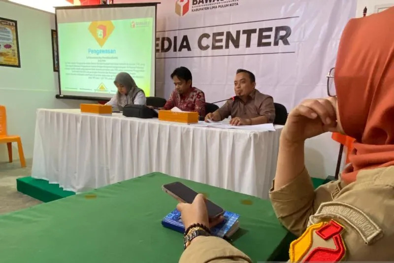 Bawaslu Limapuluh Kota kirim 40 surat saran perbaikan ke KPU untuk tahapan coklit