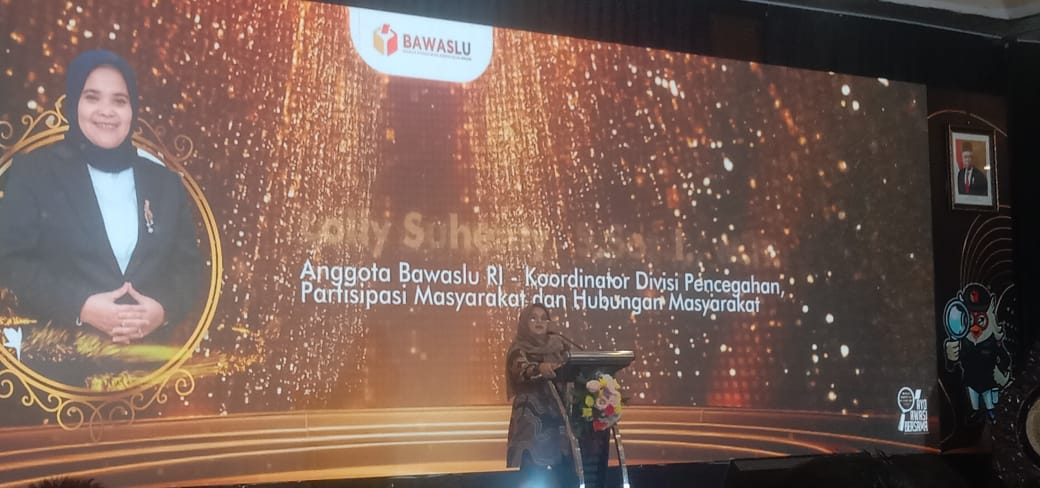 Anggota Bawaslu RI - Lolly Suhenty 