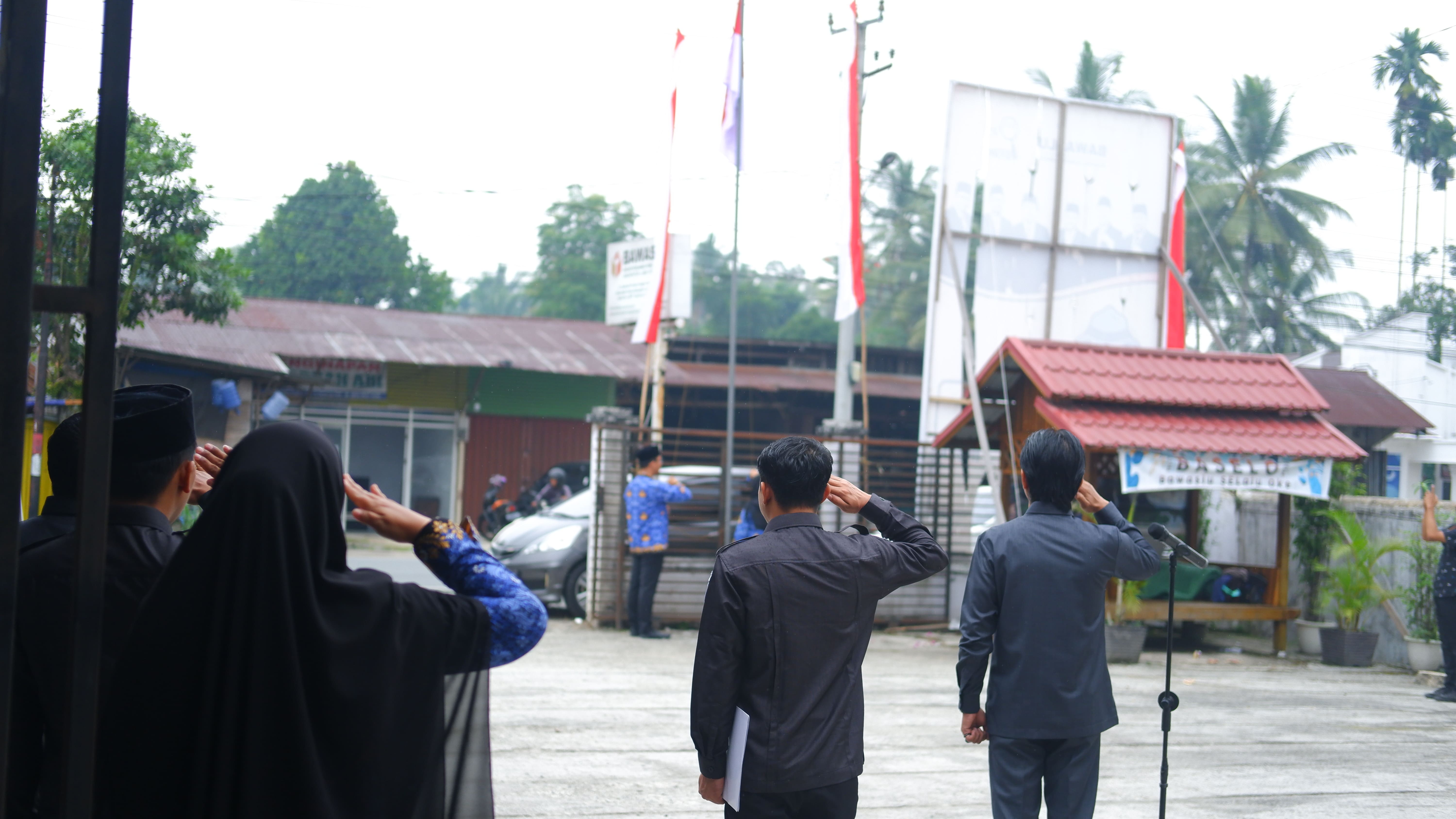 Suasana Upacara Pengibaran Bendera Merah Putih 