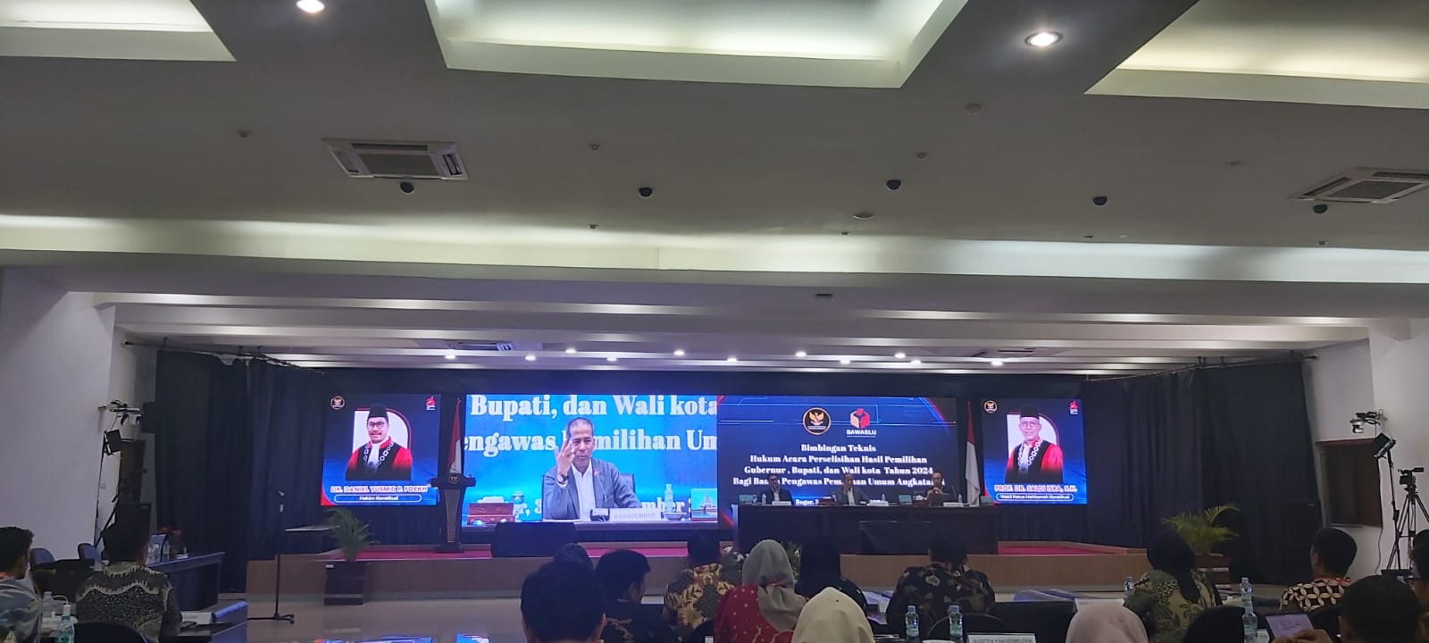 Bimbingan Teknis (Bimtek) Hukum Acara Perselisihan Hasil Pemilihan Gubernur, Bupati, dan Walikota Tahun 2024 oleh pemateri