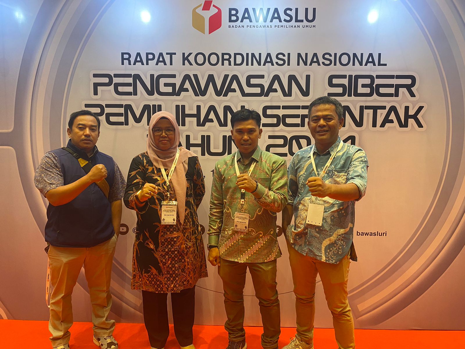 Anggota Bawaslu Lima Puluh Kota Kordiv HPPH Dapit Alexsander beserta perwakilan Kab/Ko di Provinsi Sumbar