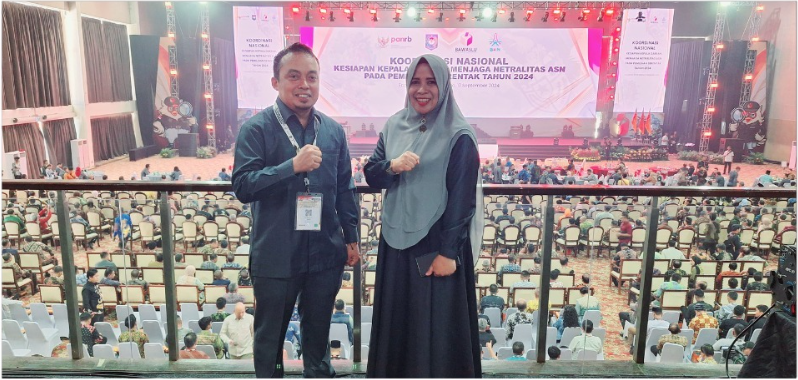 Anggota Bawaslu Lima Puluh Kota Kordiv PPPS Ismet Aljannata beserta Kepala Sekretariat Bawaslu Lima Puluh Kota Mellia Rahmi yang hadir pada kegiatan