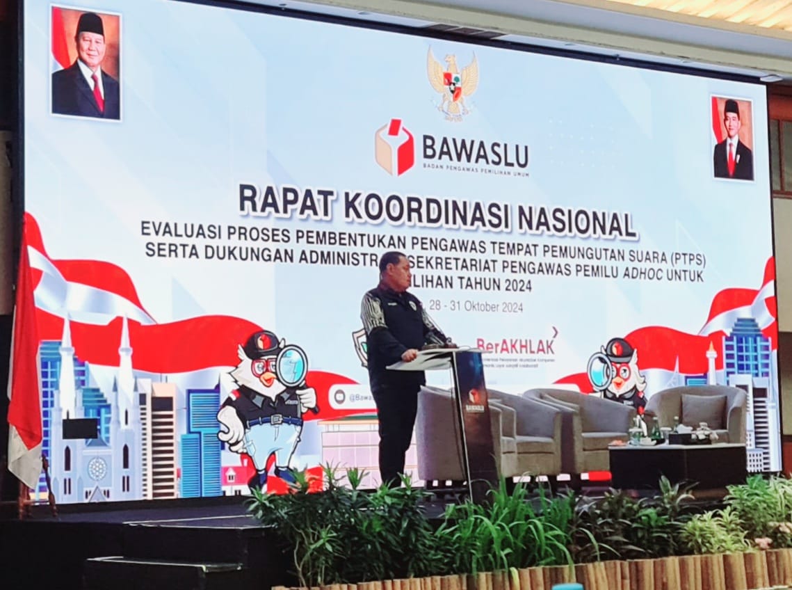  Deputi Bidang Administrasi Bawaslu RI Ferdinand Eskol Tiar Sirait saat memberikan sambutan pada kegiatan pembukaan 