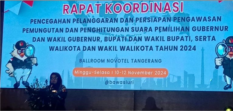 Anggota Bawaslu RI, Lolly Suhenty saat memberikan arahan