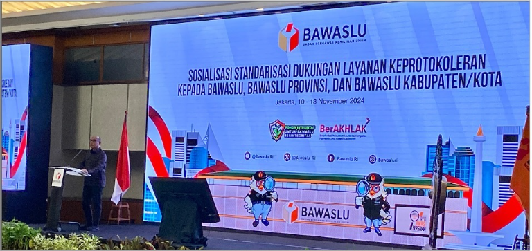 Deputi Bidang Administrasi Bawaslu RI saat memberikan arahan terkait tugas-tugas keprotokoleran