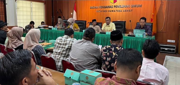 Persiapan Rekapitulasi Provinsi Calon Gubernur dan Wakil Gubernur Bawaslu Lima Puluh Kota Hadiri RDK Rekapitulasi Provinsi