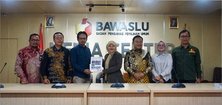 Penyerahan Laporan Kehumasan Tahun 2024