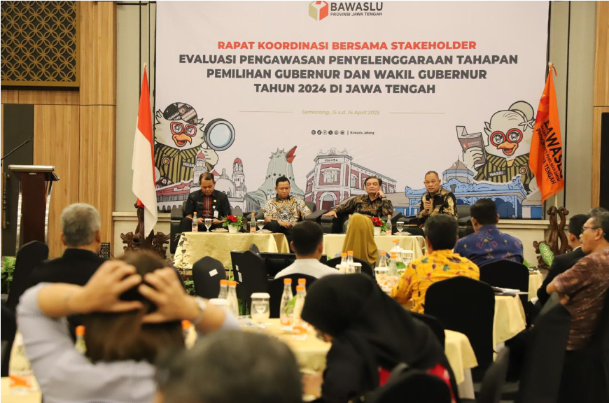 Anggota Bawaslu Totok Hariyono (paling kanan) dalam Evaluasi Penyelenggaraan Pengawasan Tahapan Pemilihan Gubernur dan Wakil Gubernur Tahun 2024 di Provinsi Jawa Tengah, Selasa (15/4/2025)/foto: Bawaslu Jateng