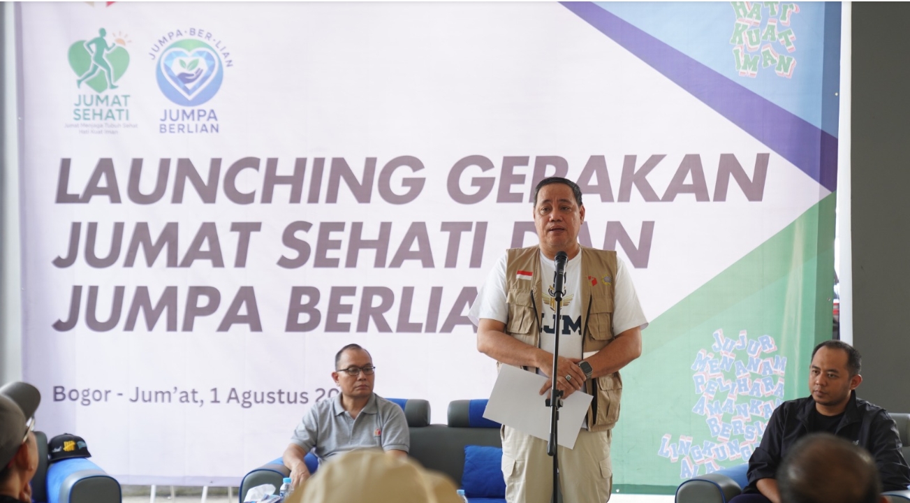 Anggota Bawaslu Herwyn JH Malonda saat memberikan sambutannya saat peluncuran Gerakan Jumat Sehati dan Jumpa Berlian di Kantor Bawaslu Kabupaten Bogor, Jumat (1/8/2025).