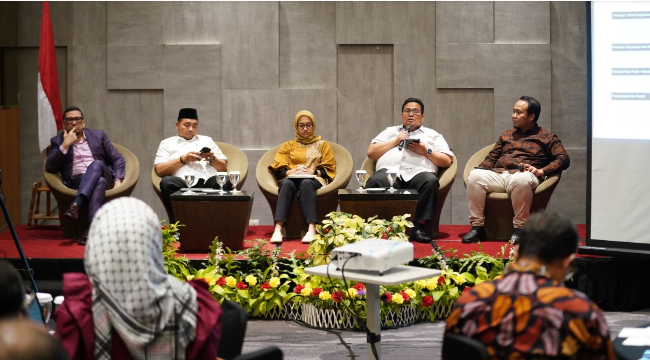 Ketua Bawaslu Rahmat Bagja saat pemaparan dalam Diskusi Media yang diselenggarakan oleh Perkumpulan untuk Pemilu dan Demokrasi (Perludem), Rabu (20/8/2025).