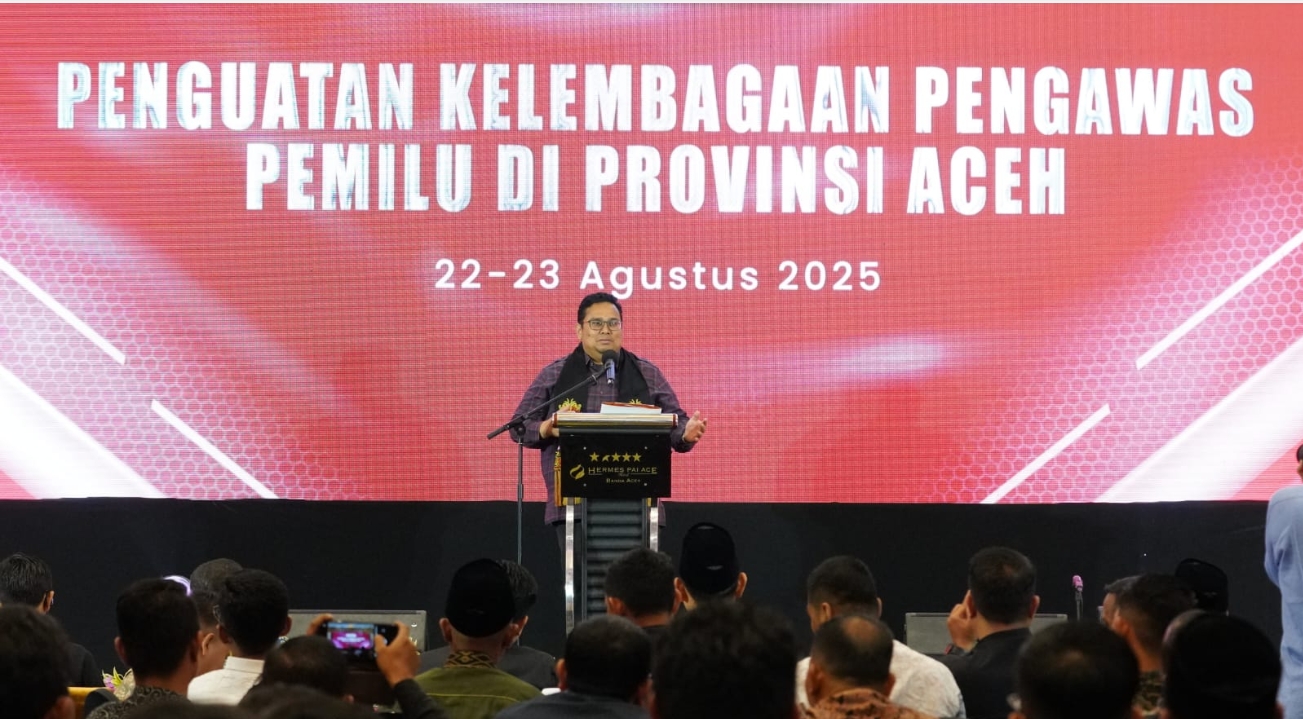Ketua Bawaslu Rahmat Bagja saat membuka kegiatan Penguatan Kelembagaan Pengawas Pemilu di Aceh, Jumat malam, (22/8/2025).