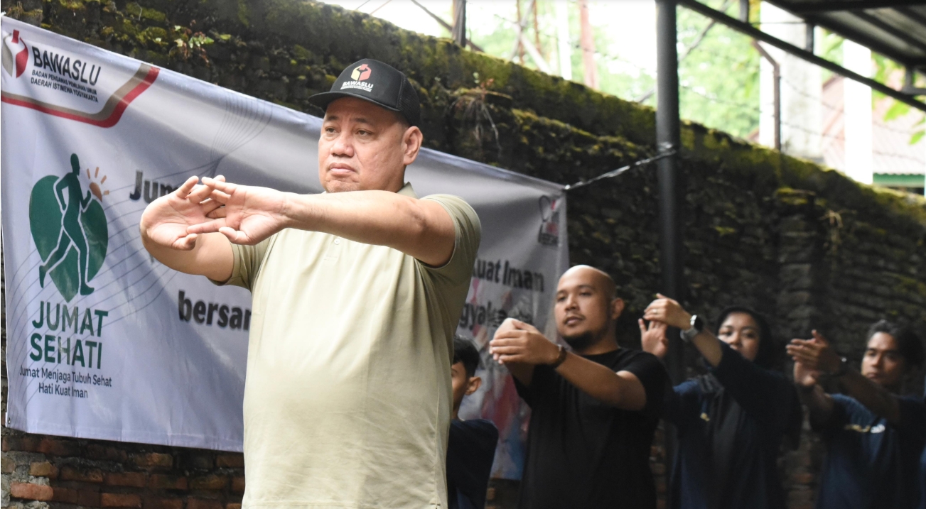 Senam Pagi Jumat Sehati bersama Bawaslu Provinsi DIY di Kantor Bawaslu Yogyakarta pada Jumat (29/8/2025).