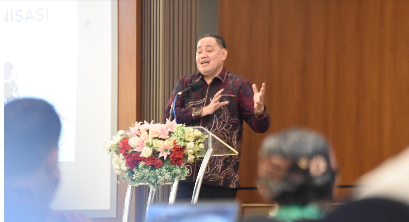Anggota Bawaslu Herwyn JH Malonda dalam Focus Group Discussion (FGD) Evaluasi Tata Kelola Organisasi Pengawas Pemilu di Yogyakarta, Jumat (29/8/2025).