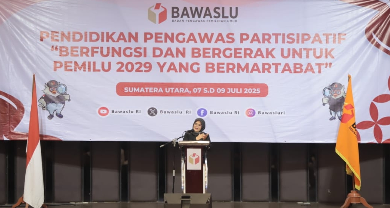 Anggota Bawaslu Lolly Suhenty saat membuka Kick-Off P2P dengan tema 'Berfungsi dan Bergerak untuk Pemilu 2029 yang Bermartabat' pada Senin (7/7/2025).