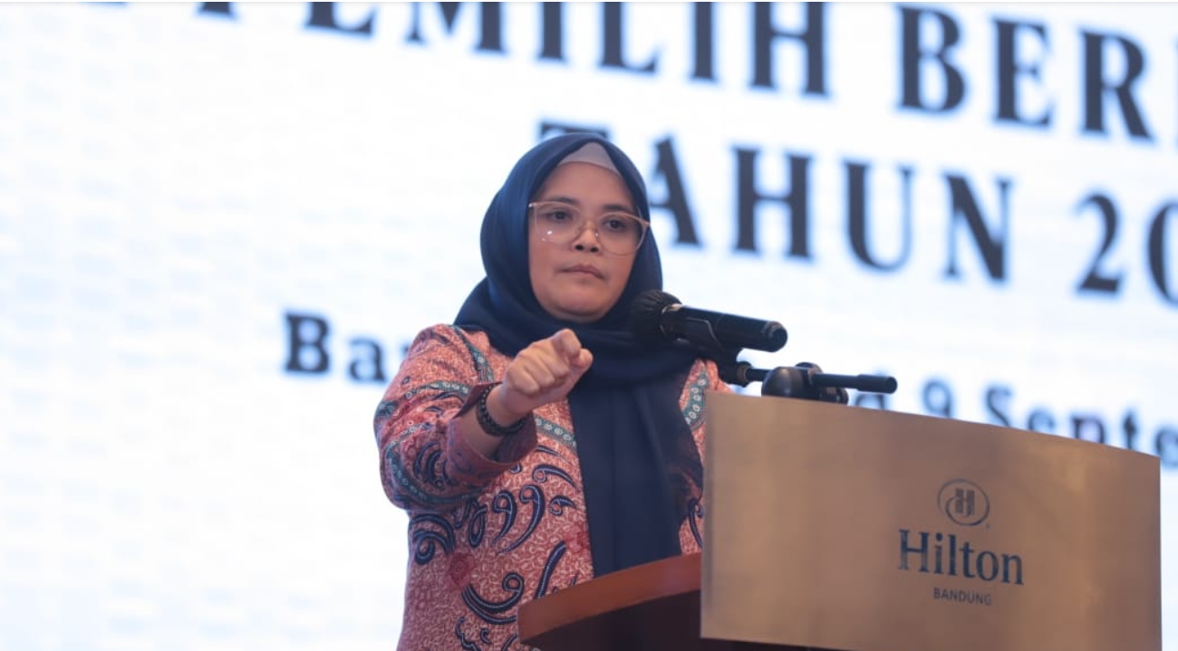 Anggota Bawaslu Lolly Suhenty pada Rapat Koordinasi Evaluasi Pengawasan Pemutakhiran Data Pemilih Berkelanjutan Tahun 2025 di Kota Bandung, Jawa Barat, Senin (8/9/2025).