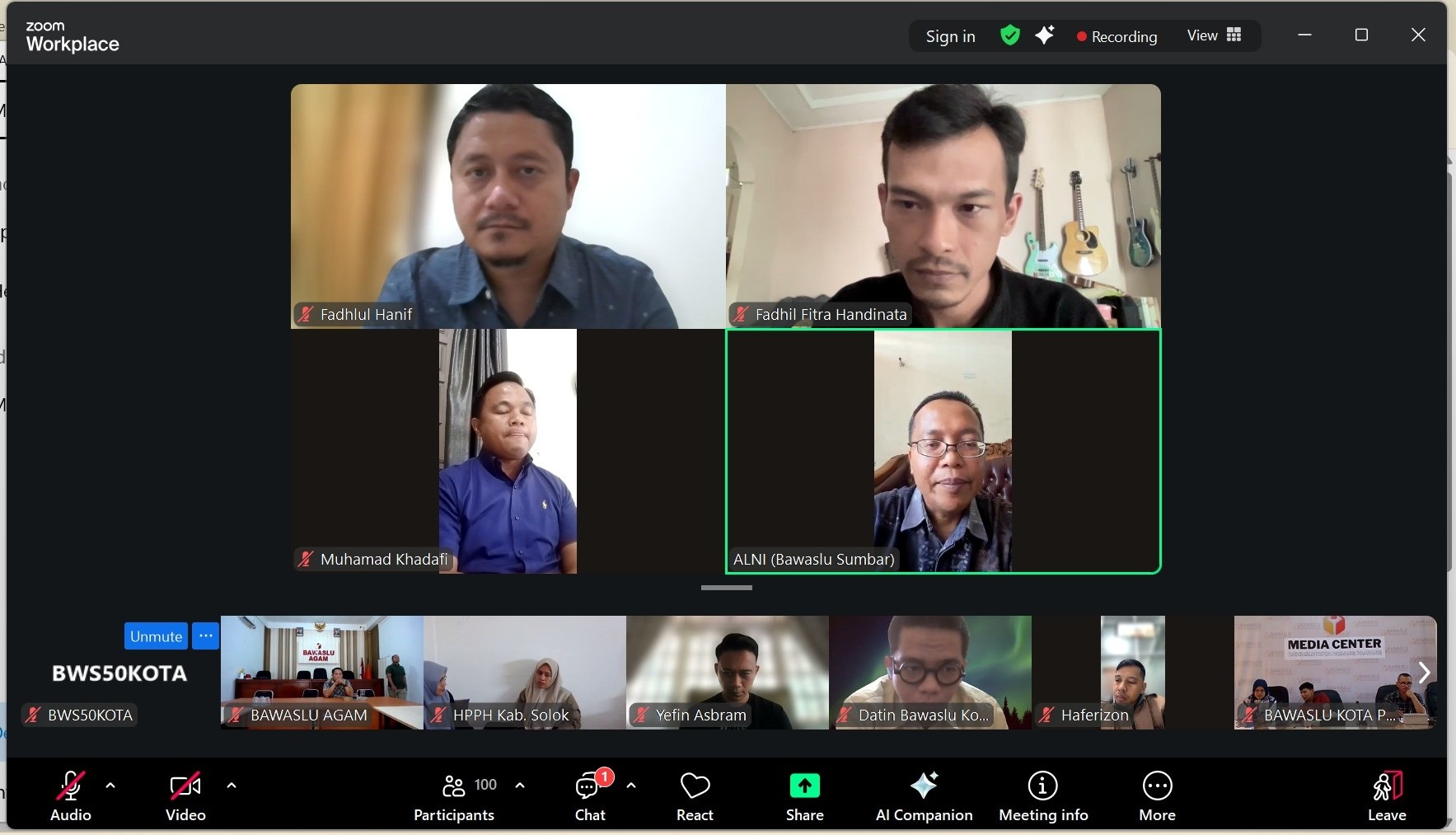 Pimpinan beserta jajaran Sekretariat Bawaslu Sumatera Barat saat memberikan arahan, penyambutan dan teknis pelaksanaan Ngabuburit Pengawasan tahun 2026.