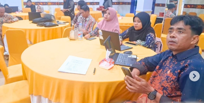 Kepala Sekretariat Bawaslu Lima Puluh Kota, Mellia Rahmi  bersama Kabusag Adminitrasi, Ot Saputra beserta Staff Sekretariat saat menghadiri kegiatan Sharing Session Pelaksanaan Anggaran dan Peningkatan Capaian IKPA (Indikator Kinerja Pelaksanaan Anggaran) Tahun Anggaran 2026 yang diselenggarakan oleh KPPN Bukittinggi, Kamis (5/2).