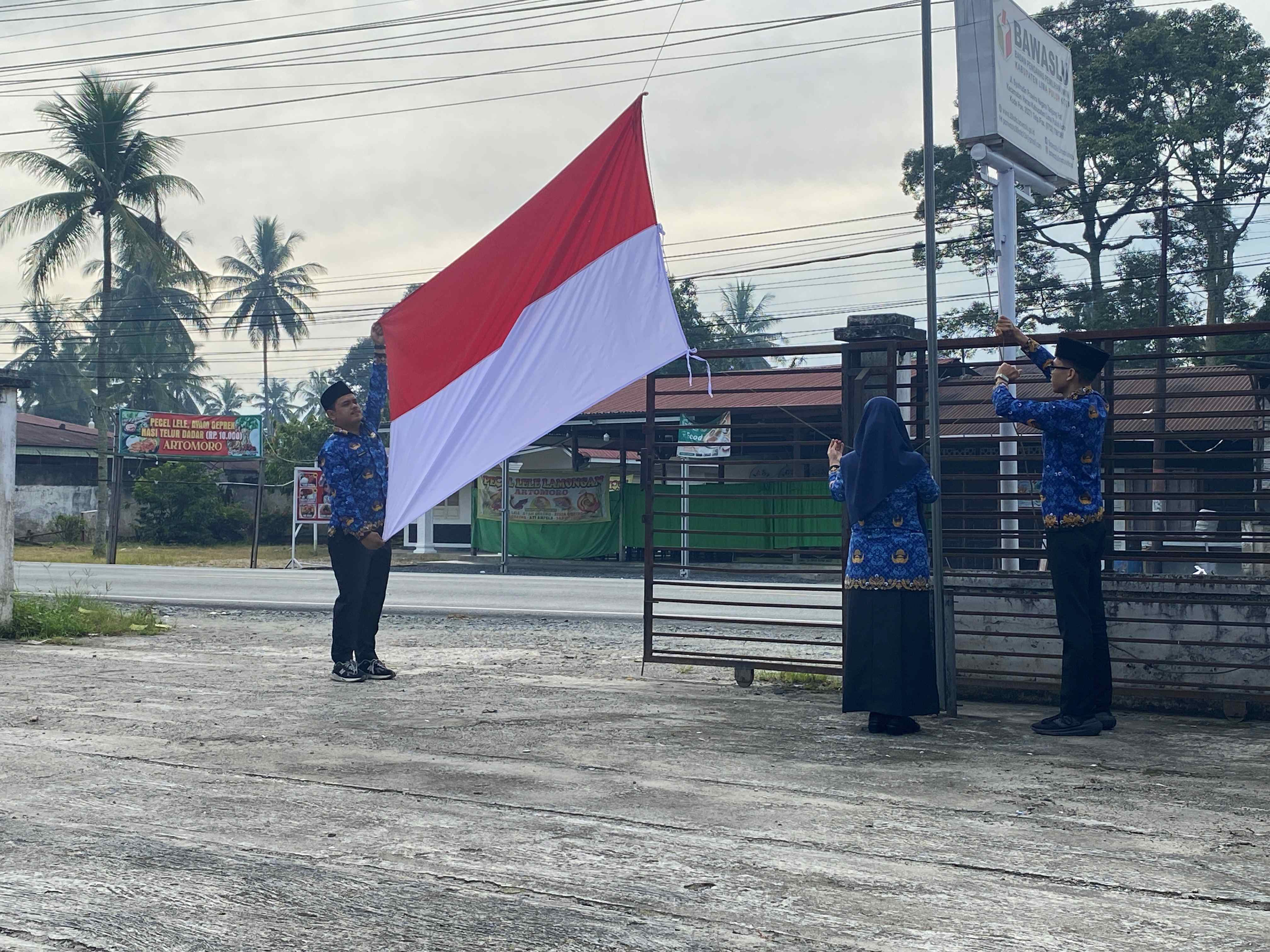 Pengibaran bendera Merah Putih