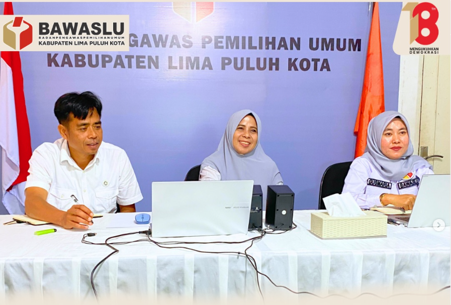 Kepala Sekretarias berserta Kasubbag Administrasi saat mengikuti kegiatan