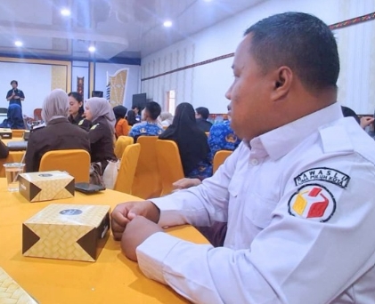 Staff Sekretariat Bawaslu Lima Puluh Kota, Reno saat mengikuti kegiatan Sosialisasi Treasury Connect, Informasi Sertifikasi Pejabat Perbendaharaan, Digitalisasi Pembayaran, serta Refreshment Akuntansi dan Pelaporan yang diselenggarakan di Aula Kantor Pelayanan Perbendaharaan Negara (KPPN) Bukittinggi pada Rabu (17/6).
