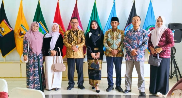 Kepala Sekretariat Bawaslu Kabupaten Lima Puluh Kota, Mellia Rahmi saat menghadiri kegiatan Launching Monitoring dan Evaluasi (Monev) Keterbukaan Informasi Publik (KIP) Tahun 2026 yang diselenggarakan oleh Komisi Informasi Provinsi Sumatera Barat di Auditorium Gubernur Sumatera Barat, Kamis (4/6).