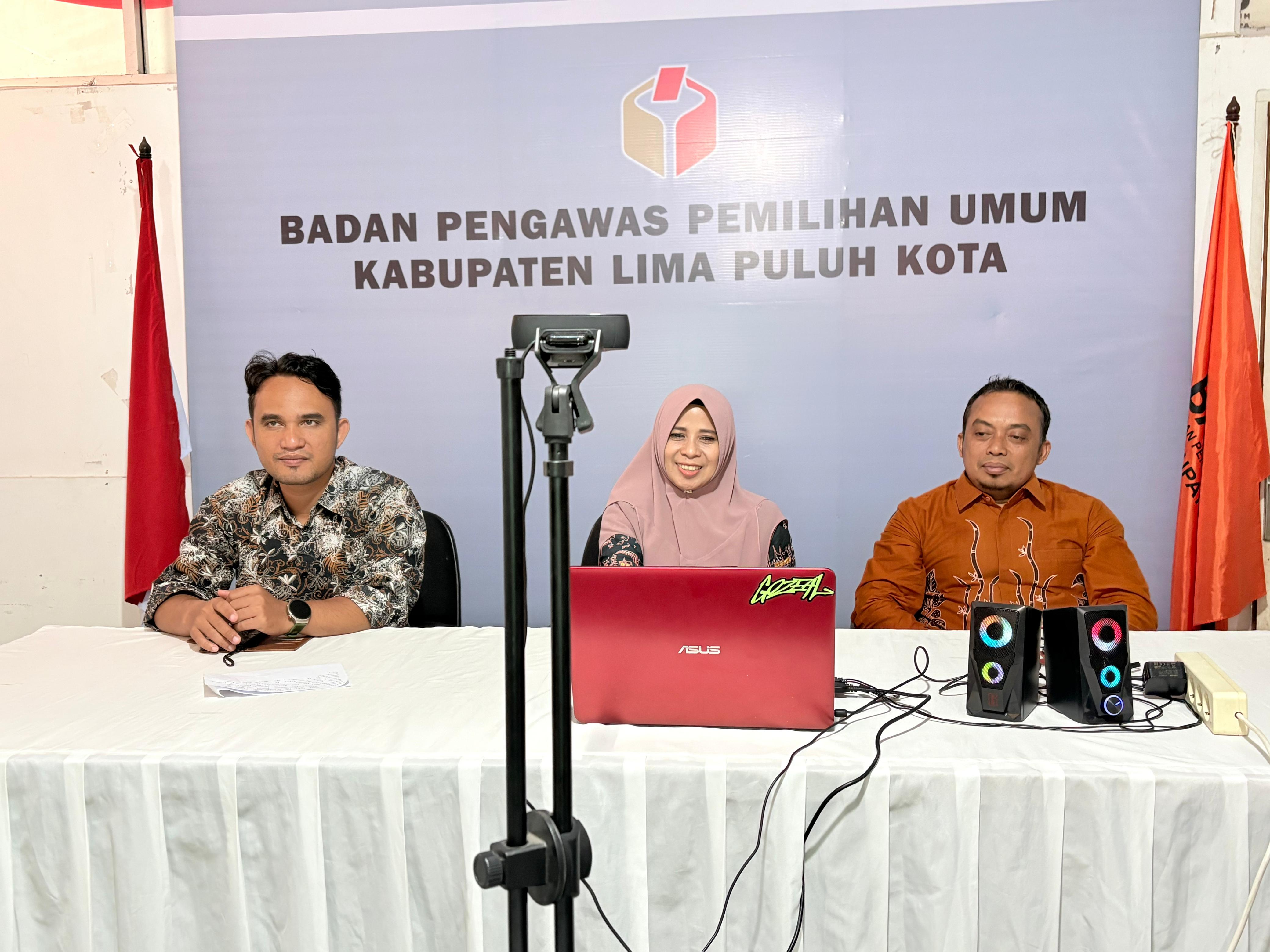 Pimpinan dan Kepala Sekretariat saat mengikuti zoom