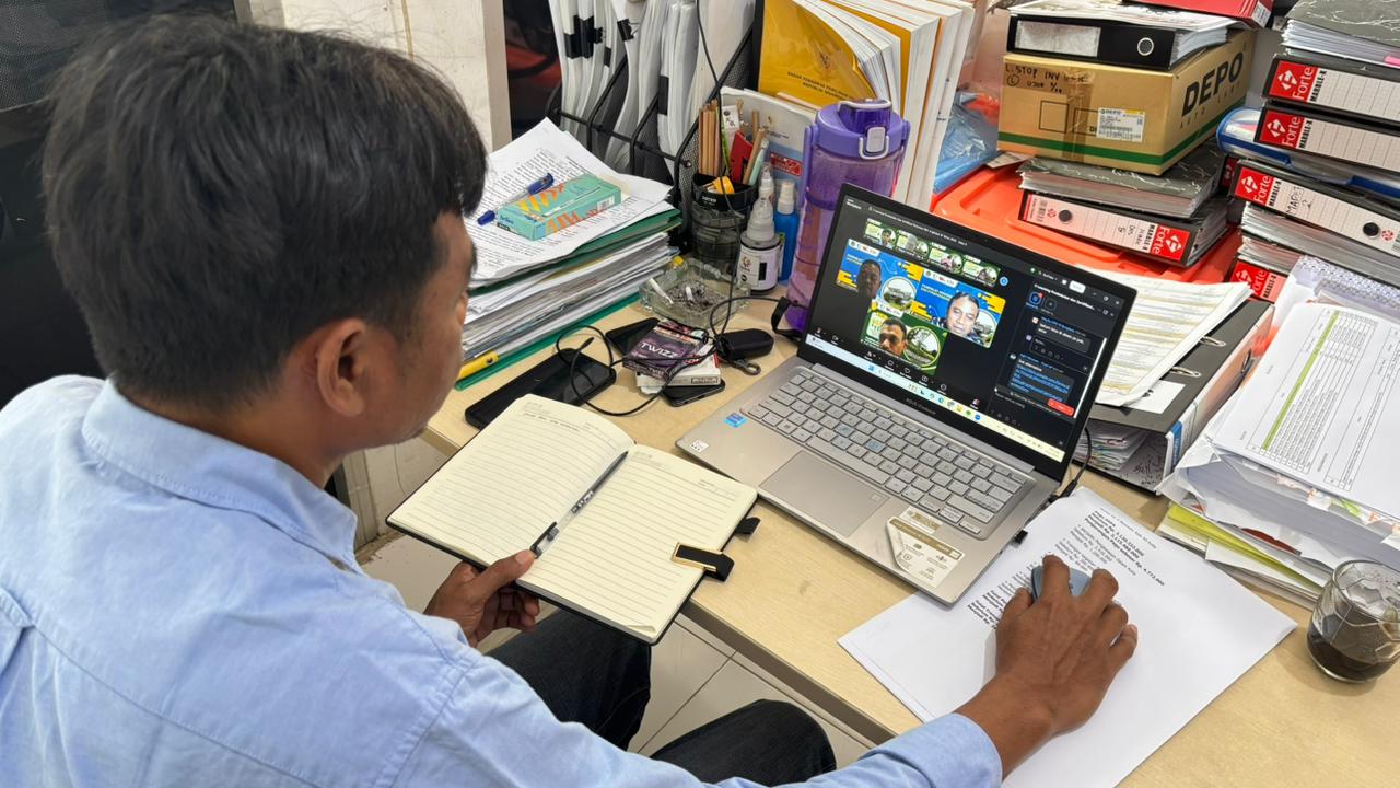 Kasubbag Administrasi saat mengikuti pelatihan melalui zoom meeting