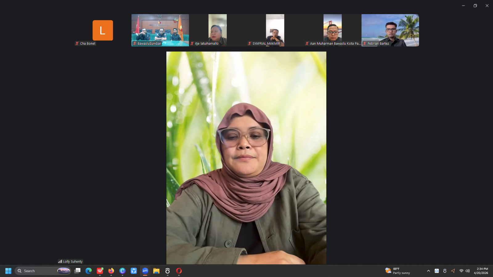 Anggota Bawaslu Republik Indonesia, Lolly Suhenti, saat memberikan arahan