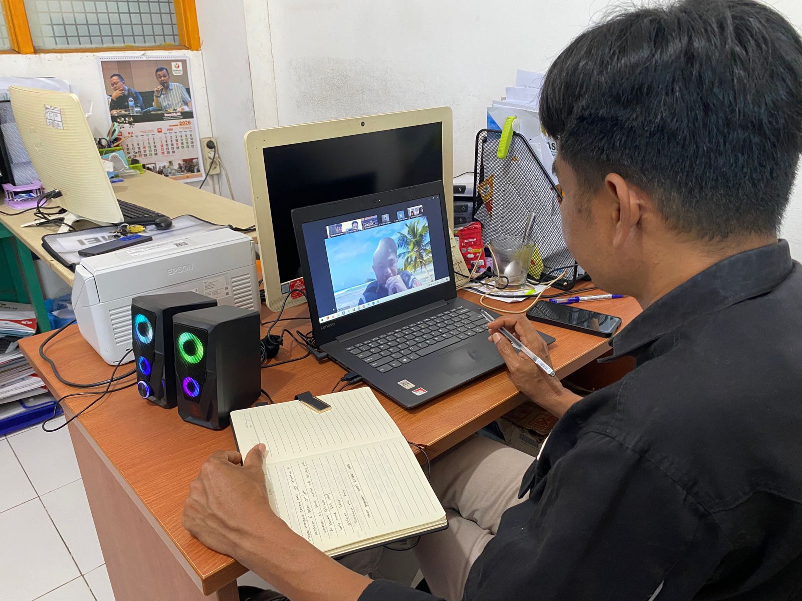 Kasubbag Administrasi Bawaslu Lima Puluh Kota saat mengikuti kegiatan