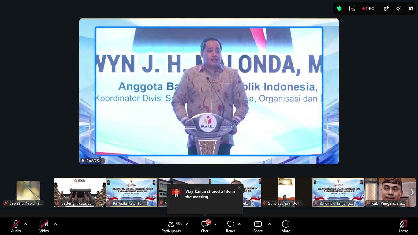Herwyn J.H Malonda, Anggota Bawaslu RI saat menyampaikan arahan di kegiatan Pemutakhiran Data ASN dalam Rangka Persiapan Manajemen Talenta di Lingkungan Bawaslu yang diselenggarakan oleh Bawaslu Republik Indonesia pada 29 Juli hingga 3 Agustus 2026.