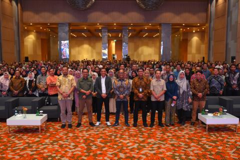 Foto Bersama seluruh peserta Rapat Nasional