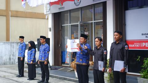 Suasan Upacara pengibaran bendera merah putih