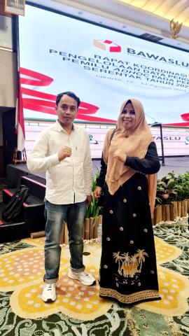 Kepala Sekretariat dan Staf saat Kegiatan 