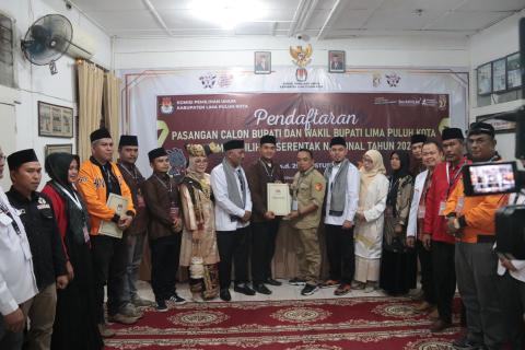 serah terima BA pendaftaran Paslon