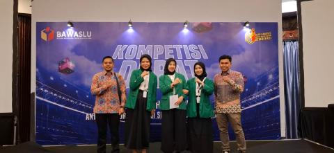 Anggota Bawaslu Lima Puluh Kota beserta mahasiswa Unand