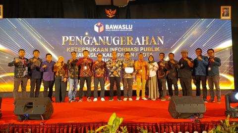 Foto Pimpinan Bawaslu Provinsi Sumatera Barat, Vifner bersama Pimpinan  Bawaslu Kota dan Kabupaten Se Sumatera Barat