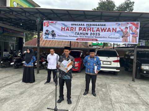 Dapit Alexander, Anggota Bawaslu Kabupaten Lima Puluh Kota Saat Menyampaikan Amanat Upacara Peringatan Hari Pahlawan