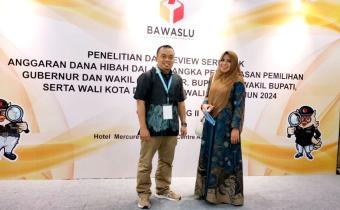 Anggota Bawaslu Kab. Lima Puluh Kota beserta Kepala Sekretariat Bawaslu Kab. Lima Puluh Kota saat kegiatan 