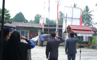 Suasana Upacara Pengibaran Bendera Merah Putih 