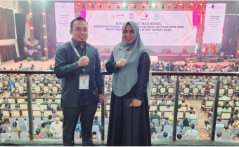 Anggota Bawaslu Lima Puluh Kota Kordiv PPPS Ismet Aljannata beserta Kepala Sekretariat Bawaslu Lima Puluh Kota Mellia Rahmi yang hadir pada kegiatan