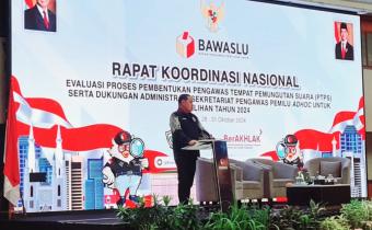  Deputi Bidang Administrasi Bawaslu RI Ferdinand Eskol Tiar Sirait saat memberikan sambutan pada kegiatan pembukaan 