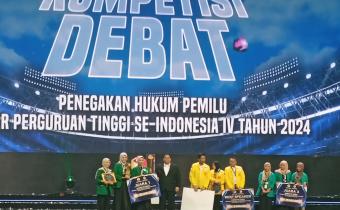  UNAND Juara 1 Kompetisi Debat Penegakan Hukum Pemilu Yang Digelar Oleh Bawaslu RI