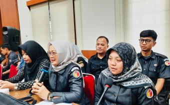 Kasubag Pengawasan dan Humas Eliza saat menyampaikan laporan terkait DPTb di Kabupaten Lima Puluh Kota