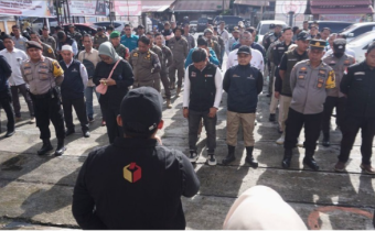 Anggota BAwaslu Lima Puluh Kota Ismet Aljannata saat memberikan arahan kepada perserta poenertiban