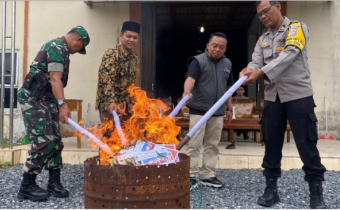 Pembakaran kelebihan surat suara