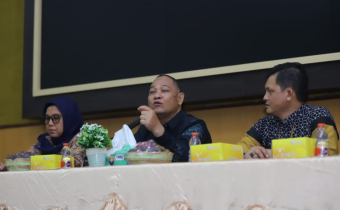 Anggota Bawaslu Totok Hariyono dalam giat Evaluasi Pelaksanaan Penyusunan Keterangan Tertulis Bawaslu Provinsi dan Bawaslu Kabupaten/Kota se Jawa Tengah pada Perselisihan Hasil Pemilihan Tahun 2024, Jumat (21/2/2025).