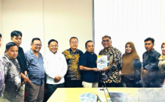 Foto Penyerahan Laporan