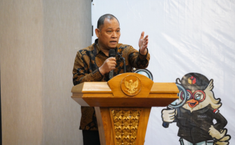 Anggota Bawaslu Totok Hariyono saat memberikan sambutan dalam kegiatan Rapat Evaluasi Penyelesaian Sengketa Pemilihan 2024 di Jawa Timur, Jumat (14/2/2025)
