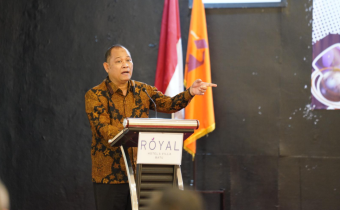 Anggota Bawaslu Totok Hariyono memberi arahan kepada Bawaslu Jawa Timur dalam Rapat Evaluasi Pengawasan Siber, Jumat (14/2/2025).